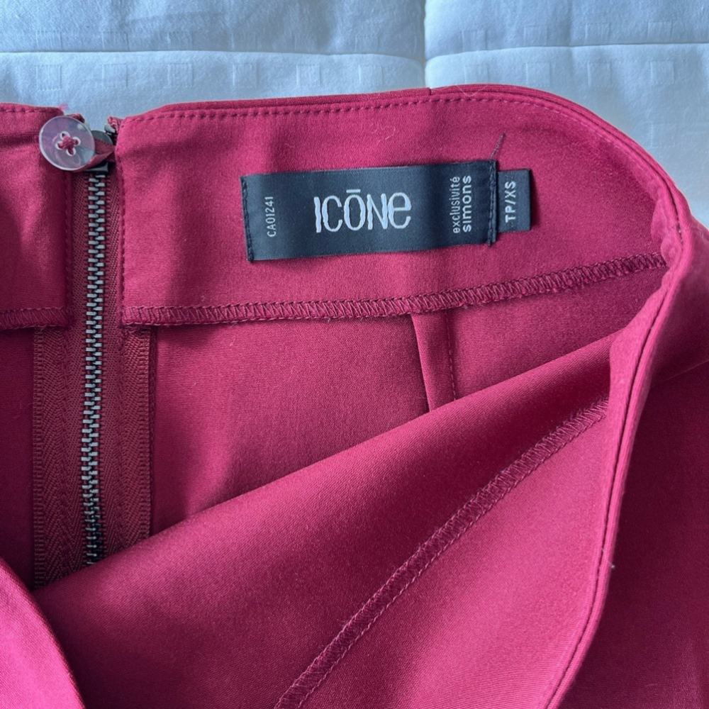 SOLD 👠 Icone Simons Burgundy Pencil Skirt XS - Picture 9 of 12